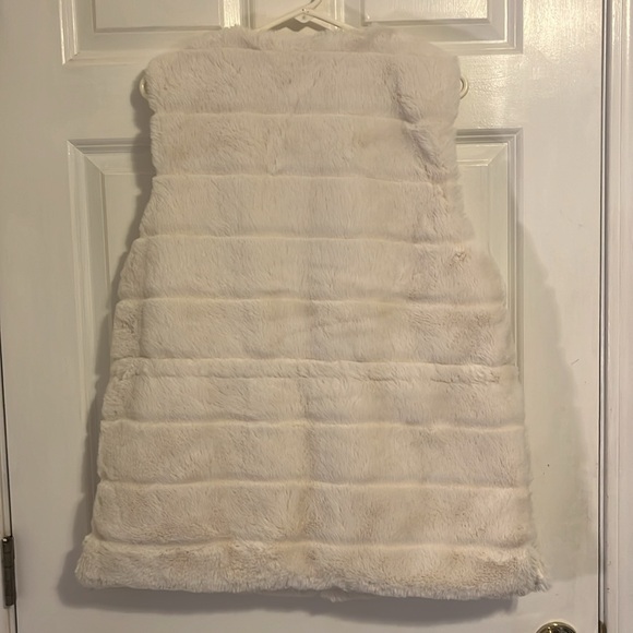 Talbot's, soft white faux fur vest, size M, NWTags - Picture 3 of 3
